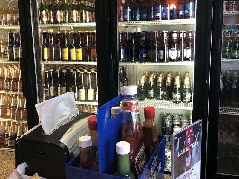 Mariscos El Mariachi interior