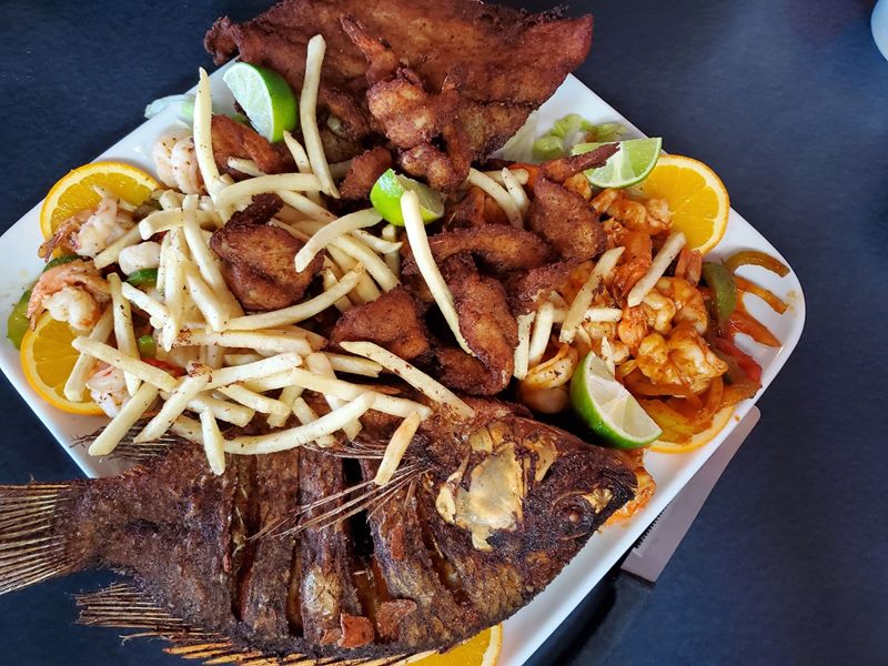 Mariscos El Mariachi food